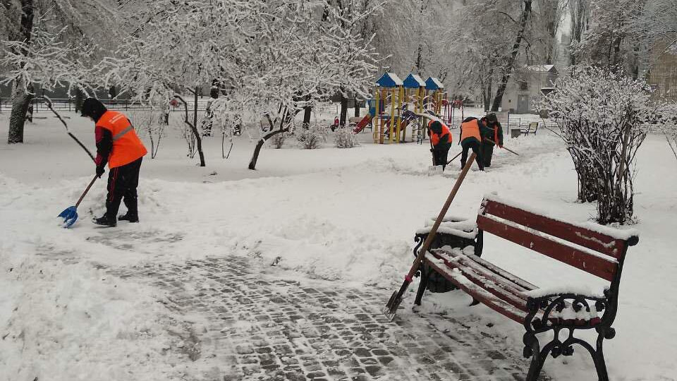 Власти Киева рассказали, как готовят дорожную сеть города к зимнему сезону