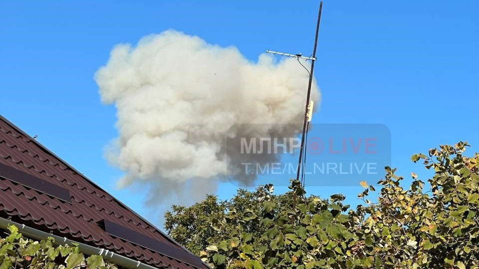 Под Луганском произошел «прилет» по российскому складу боеприпасов: видео