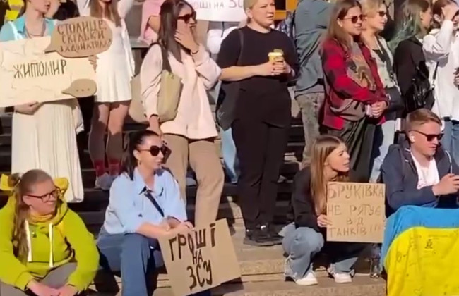 У Києві біля КМДА знову пройшов мітинг проти скандальних закупівель, фото