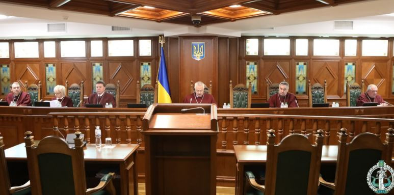 КСУ вирішить питання конституційності норми щодо набрання сили рішень органів адвокатського самоврядування