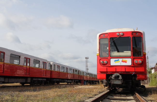 Київський метрополітен отримав 60 вагонів із Варшави, фото