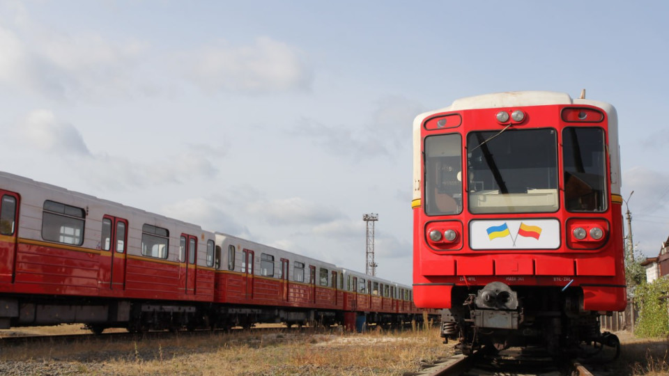 Киевский метрополитен получил 60 вагонов из Варшавы, фото