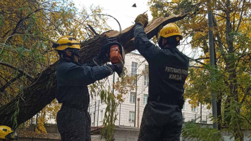 В Киеве из-за непогоды пострадал человек, также произошло подтопление в некоторых районах города