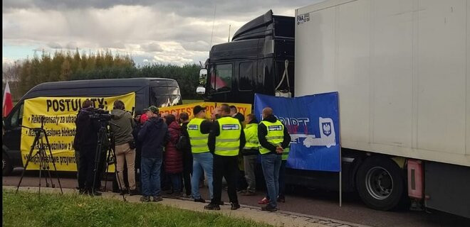 На границе между Польшей и Украиной начались протесты польских перевозчиков: движение заблокировано