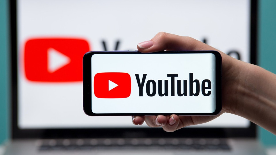 YouTube анонсував інструмент штучного інтелекту, який створюватиме треки у стилі відомих співаків