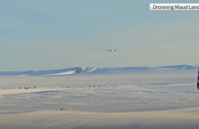 В Антарктиде впервые приземлился пассажирский Boeing 787, видео