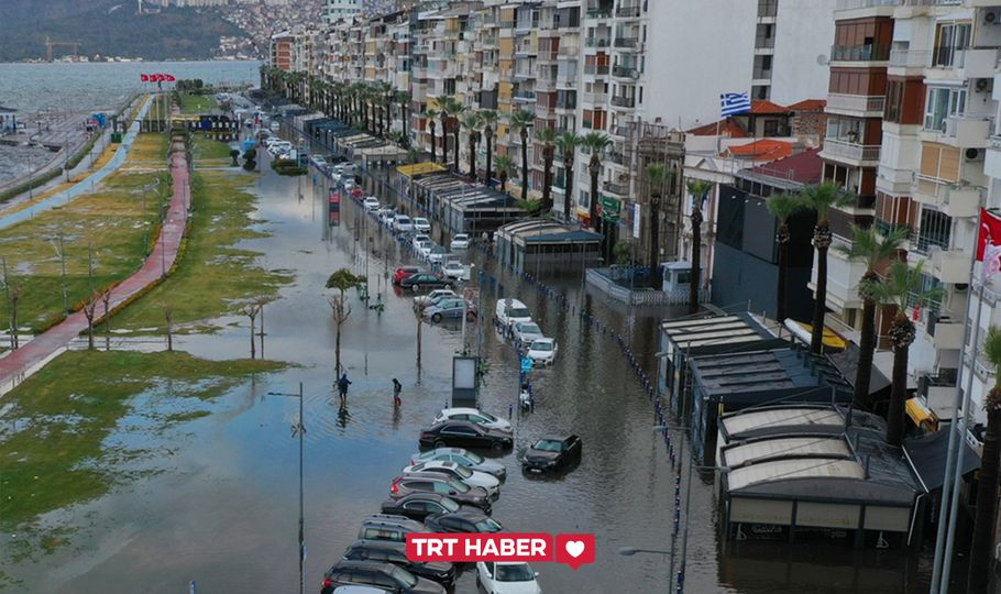 Мощный шторм принес ледяное торнадо в Турцию, видео