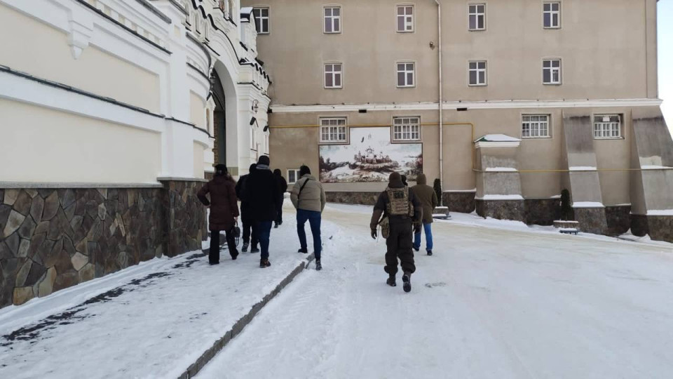 Сотрудники СБУ пришли с обысками в Почаевскую лавру, — СМИ