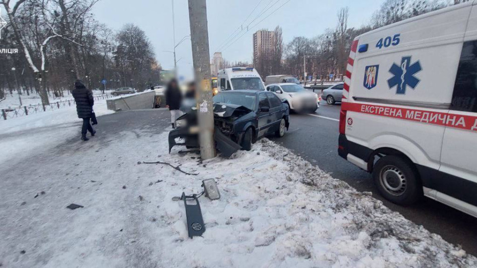 У Києві сталася ДТП на Берестейському проспекті: рух транспорту в напрямку центра ускладнений