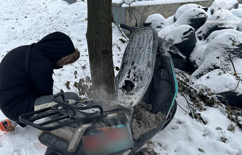 В Киеве на ходу внезапно загорелся электроскутер