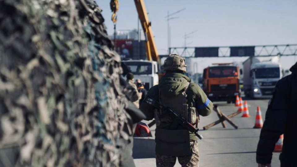 В Киевской области увеличат количество блокпостов и будут проверять торговые центры, вокзалы и больницы