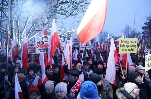 У Варшаві розпочалася масова акція протесту через арешт ексочільника МВС Камінського та його заступника, відео