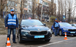 С первой попытки экзамен на знание ПДД сдают только 28% желающих получить водительское удостоверение, а экзамен на умение управлять транспортом – 37%