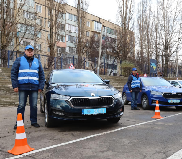 С первой попытки экзамен на знание ПДД сдают только 28% желающих получить водительское удостоверение, а экзамен на умение управлять транспортом – 37%