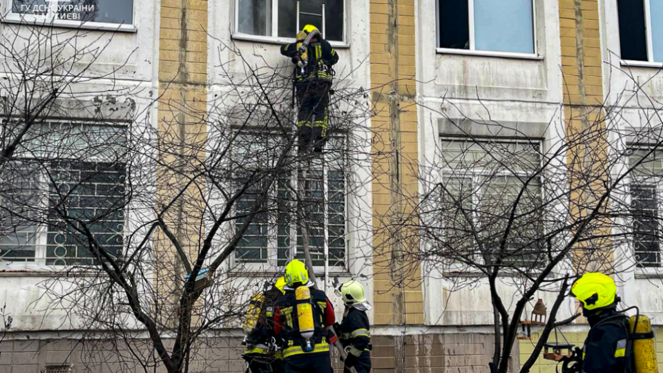 В Киеве произошел пожар в школе в Дарницком районе