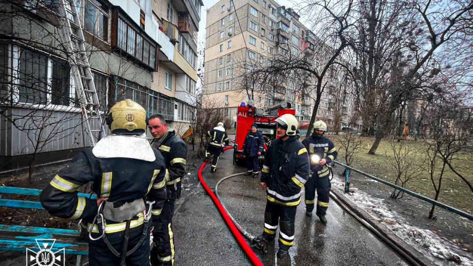 В Киеве в результате пожара в многоэтажке погиб человек