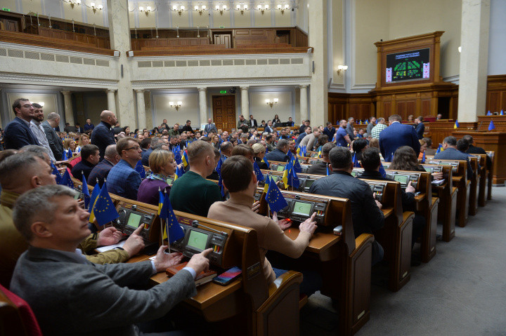 В Україні продовжили воєнний стан та загальну мобілізацію ще на 90 днів