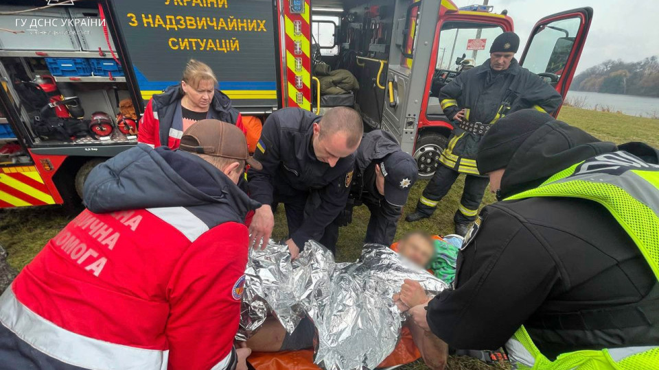 В Виннице спасли мужчину, который бросился в ледяную воду ради четырехлапого друга