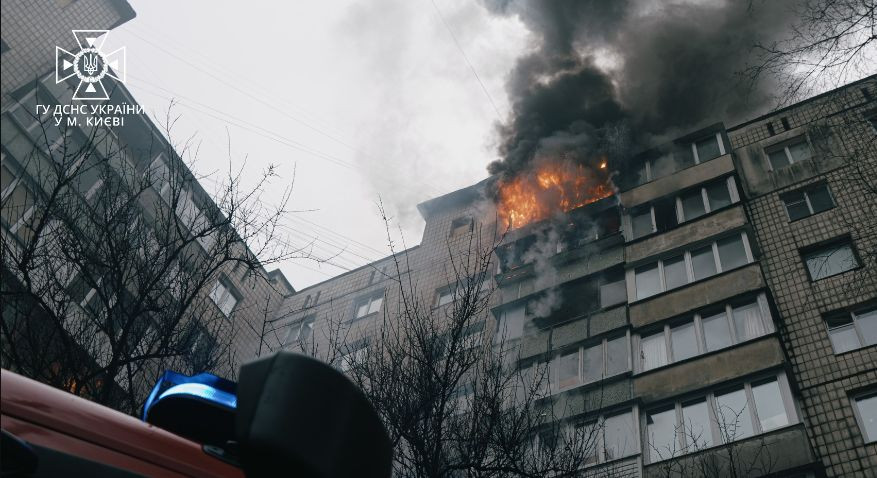 В Киеве вспыхнул пожар в многоэтажке