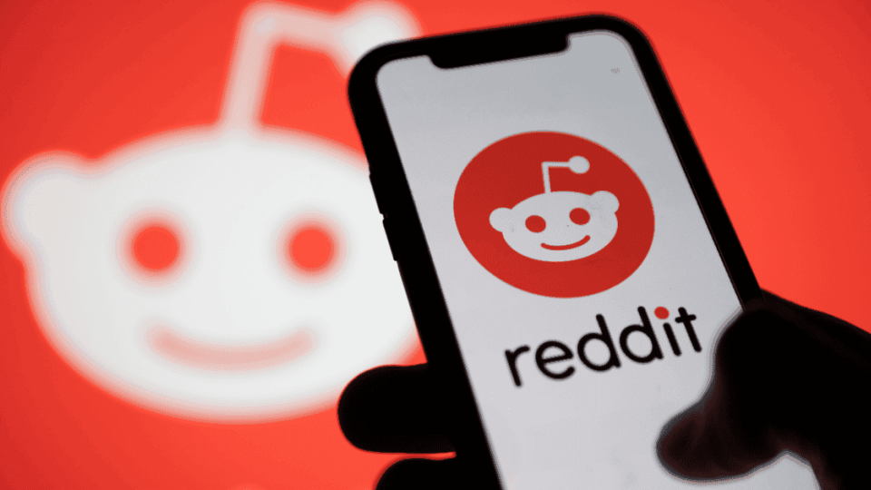 Соціальна мережа Reddit стане тренажером для компаній штучного інтелекту, — ЗМІ