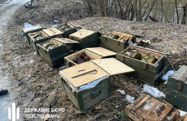 На Сумщині виявили схрон з боєприпасами ворога, фото