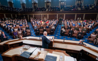 Білий дім планував посадити Олену Зеленську біля Навальної під час виступу Джо Байдена для створення потужного фону, але вона відхилила запрошення, - WP