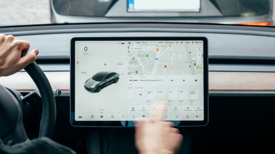 От производителей авто в ЕС будут требовать использовать меньше сенсорных экранов