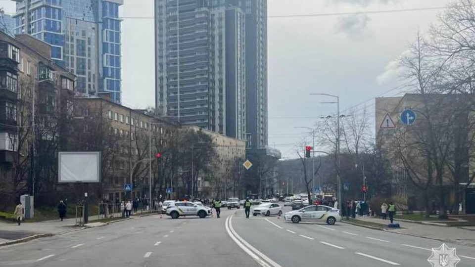 В Киеве на улице Михаила Бойчука движение транспорта затруднено в обоих направлениях, — полиция