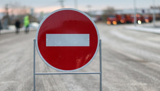 До середини квітня у Києві обмежать рух транспорту на вулиці Богатирській