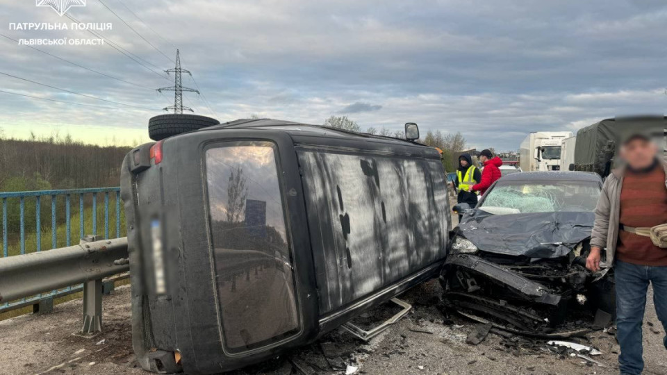 Біля Львова сталася серйозна ДТП: поліція частково перекрила рух трасою Київ-Чоп