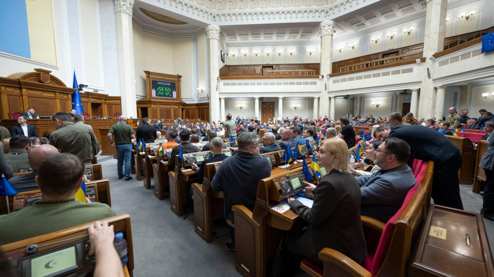 Верховна Рада запропонувала Кабміну підвищити зарплату військовим «на нулі»