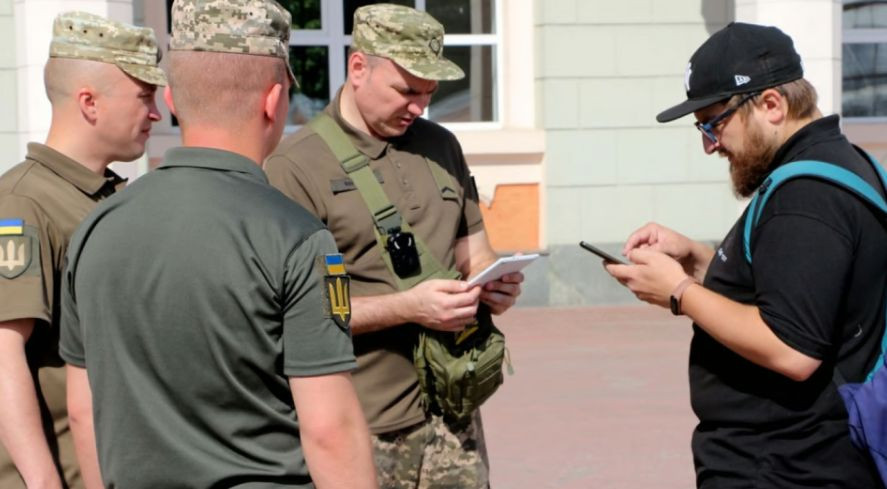 Став відомий фінальний текст закону про мобілізацію, який направили на підпис Президенту Володимиру Зеленському, документ