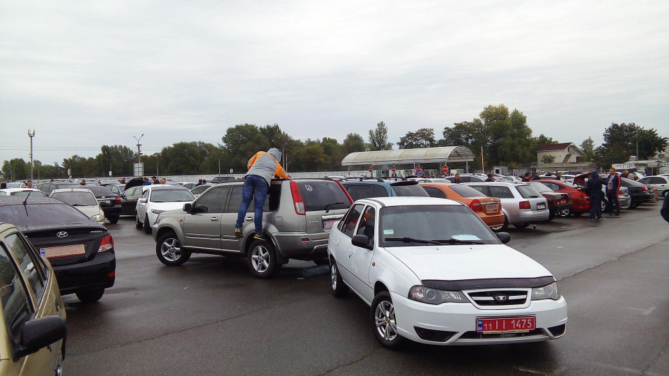 Автодилерам разрешат скупать подержанные автомобили для последующей продажи без их государственной перерегистрации на себя – Рада одобрила законопроект