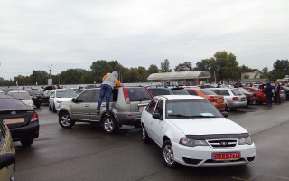 Автодилерам дозволять скуповувати вживані автомобілі для подальшого продажу без їх державної перереєстрації на себе – Рада схвалила законопроект