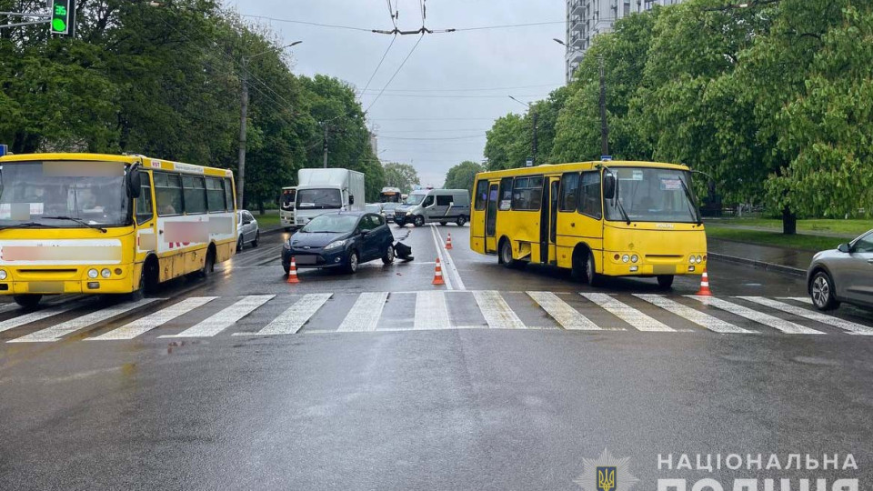 У Луцьку на пішохідному переході маршрутка зіткнулася з легковиком