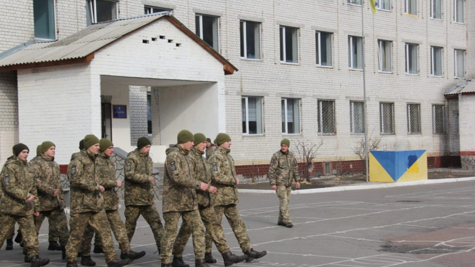 Військовий отримав травми під час евакуації пораненого, але командир заборонив йому проходити медичне обстеження: що вирішив суд