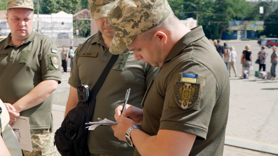 «Ловити» ухилянтів на вулиці незабаром буде непотрібно – все відображатиметься в електронному реєстрі, а штрафи зможуть виписати заочно