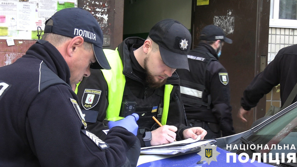 На столичной Оболони во время семейной ссоры мужчина нанес брату несколько ножевых ранений