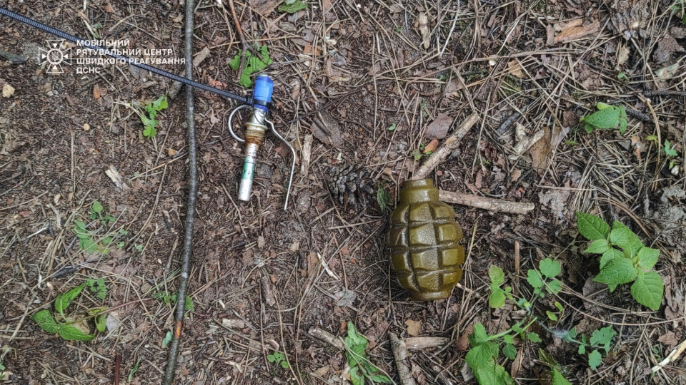 Під Києвом виявили розтяжку з гранатою, яку залишили російські загарбники, фото