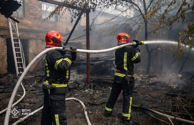 У Києві зайнялася будівля в Голосіївському районі – що відомо, фото