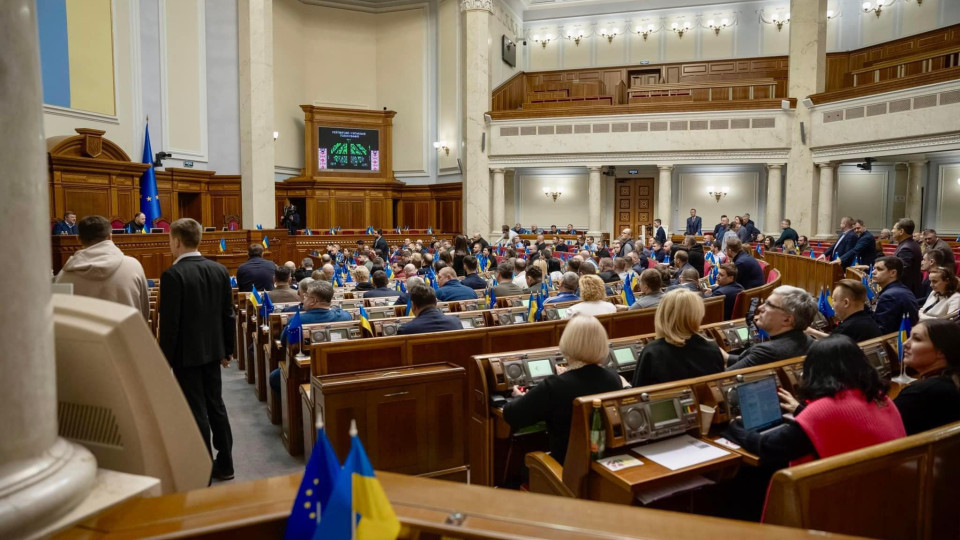 На економічне бронювання зможуть претендувати роботодавці, які платять працівникам «білу» зарплату не менше середньої по галузі