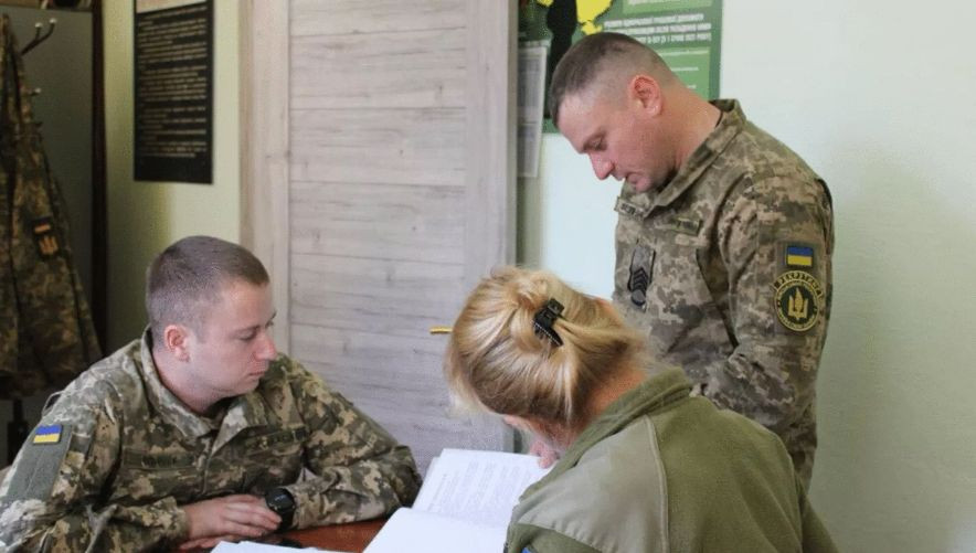 Хто не проходитиме ВЛК і хто зможе стати на військовий облік дистанційно – Кабмін вніс суттєві зміни до порядку ведення військового обліку