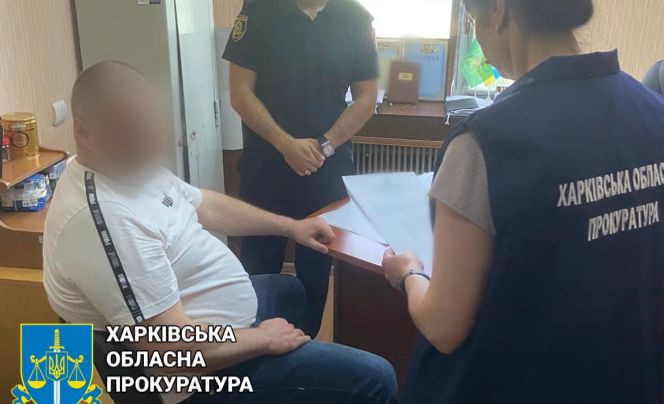 Обіцяв допомогти в ухиленні від військової служби: у Харкові викрили екс-військовослужбовця