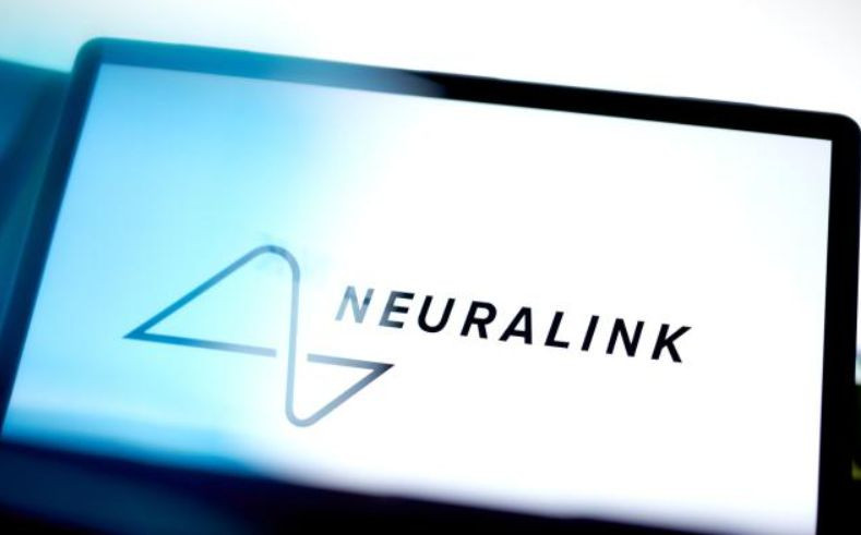 Екс-співробітниця Neuralink подала до суду на компанію Маска через небезпечні умови роботи з мавпами