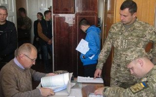 В яких випадках ТЦК може розглянути справу про порушення правил військового обліку за відсутності порушника