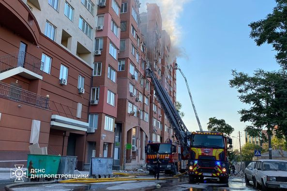 Ракетный удар по многоэтажке в Днепре: известно об одном погибшем и шести пострадавших, среди них — 7-месячный младенец