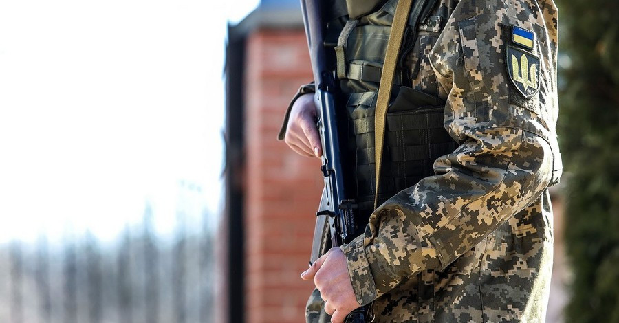 У Миколаєві військовий самовільно залишив частину і побив водійку тролейбуса: як його покарали