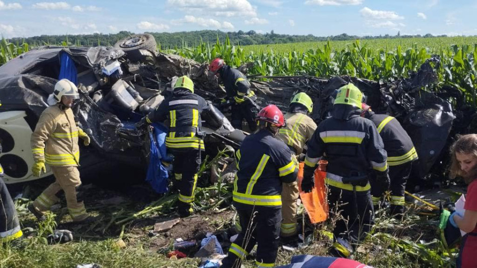 На Рівненщині автоцистерна зіткнулася із маршрутним мікроавтобусом – 14 осіб загинуло