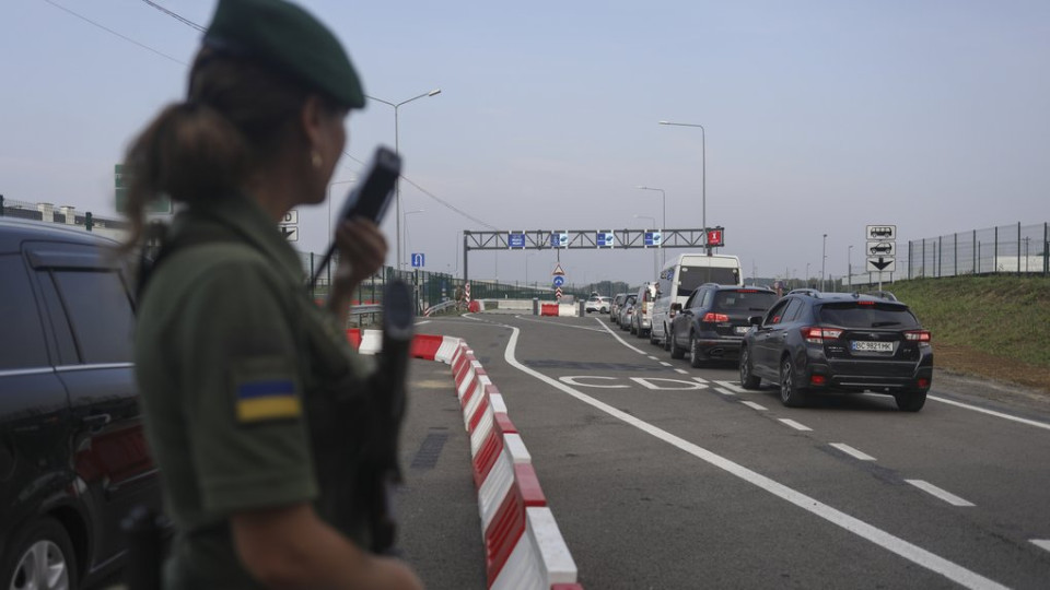 Чи потрібно особам з інвалідністю при перетині кордону за Резерв+ мати там відмітку про відстрочку або достатньо паперових документів – відповідь Прикордонної служби