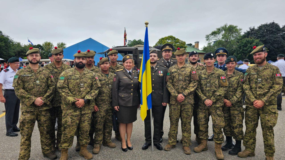 Украинские военные впервые приняли участие в параде ко Дню воинов в Торонто